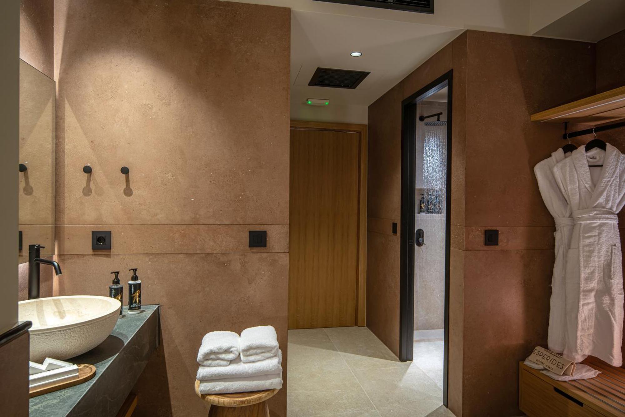 Signature Private Lagoon Swim Up & Sea View Overflow Heated Tub – Adults Only Complex