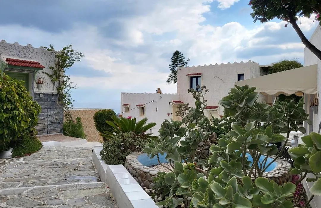 Spacious Room In Creta For 3 People, With Ac, Swimming Pool And Nature-1