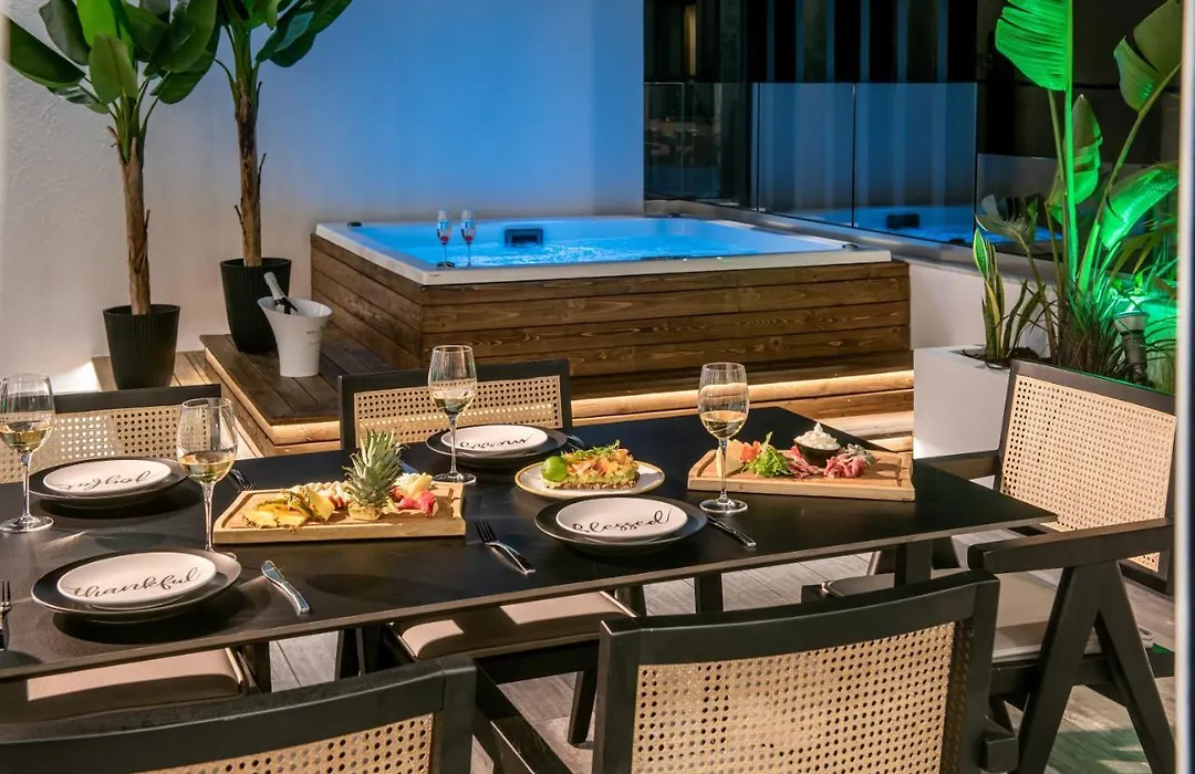 Maison Aqua Suite With Private Mini Pool Jacuzzi-1
