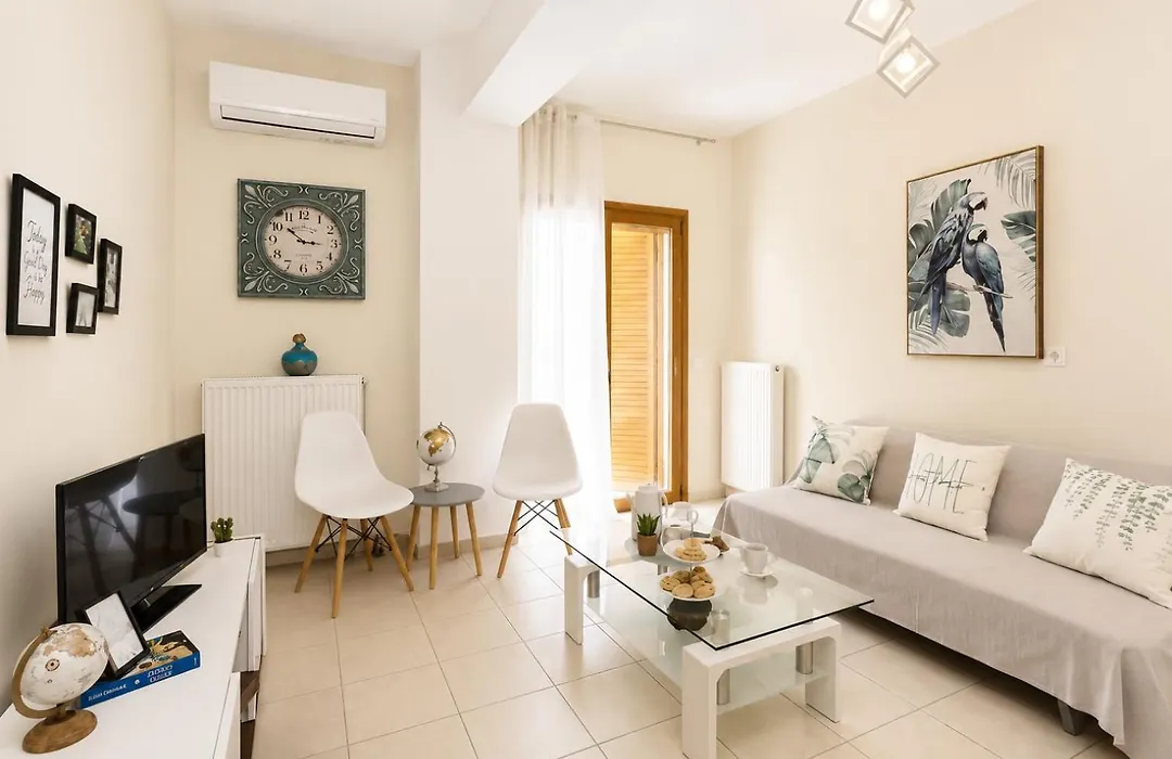 Cozy Central Apartment A Few Steps From The Beach-1