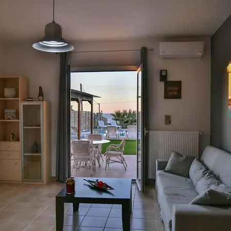 Mariza'S Beachfront Apartment With Private Pool-3