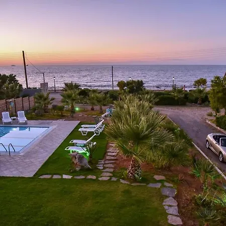 Mariza'S Beachfront Apartment With Private Pool-2
