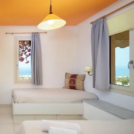 3 Bedroom House - Sleeps 15 - Pool Garden Wifi-3