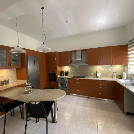 Emma'S Luxury Apartment-2