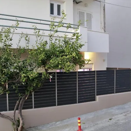 Annas Luxury Apartment-3