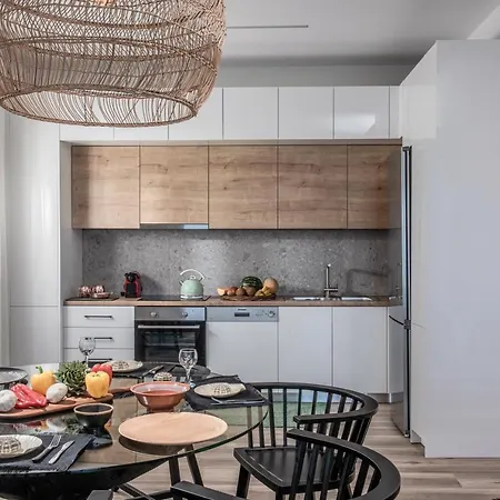 Khroma Luxury Suite 1 Beach Front Apartment-3