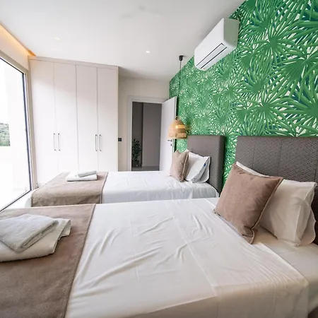 Grand House - Private Outdoor Jacuzzi - Sleeps 6-3