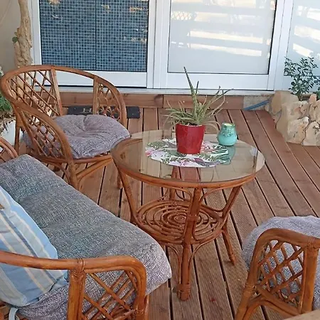 Elegant Apt Near The Sea-2