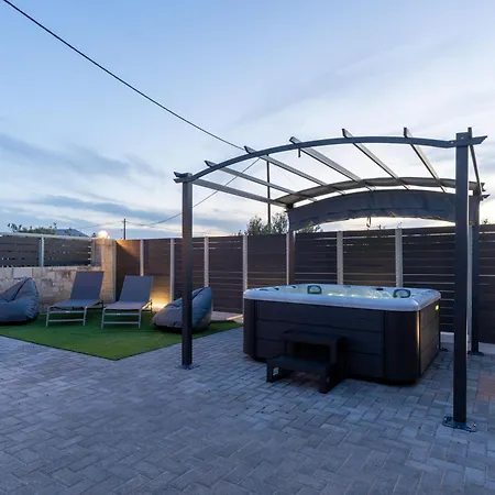 Md Residence With Private Jacuzzi Near The Beach-2