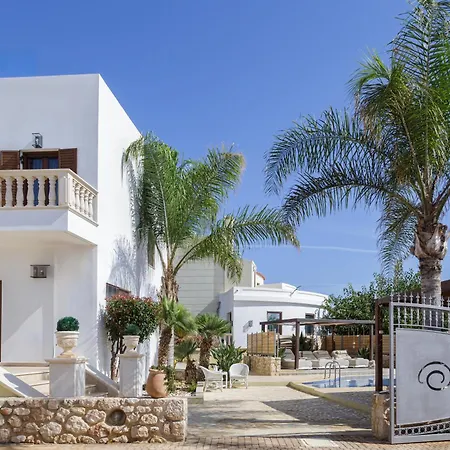 Sunshine Villa With Private Pool By Estia-2