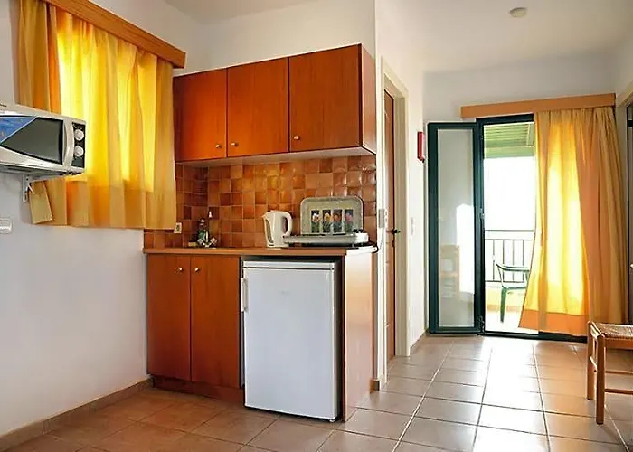 Petra Village Apartments Κουτουλουφάρι